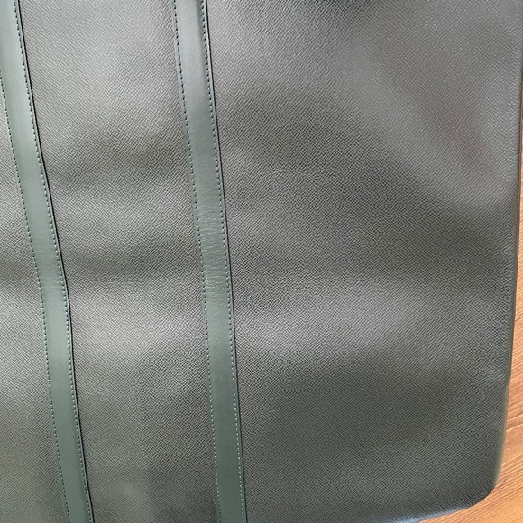 NOW AVAILABLE!! Louis Vuitton Green Taiga Kendall Garment Bag - Picture 15 of 15